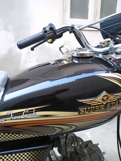 SUPER STAR 2025 gold