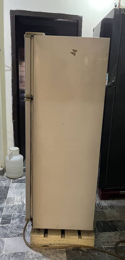 Used fridge for sale —- neat & clean