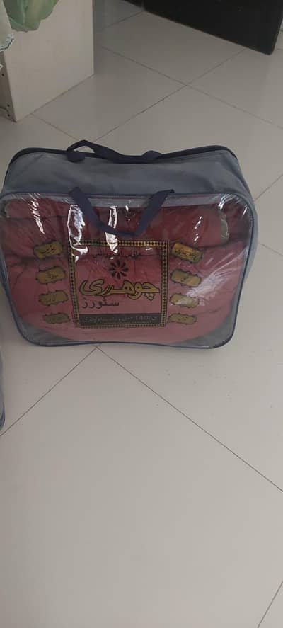 extra large quilt  with bed sheet and pillow covers