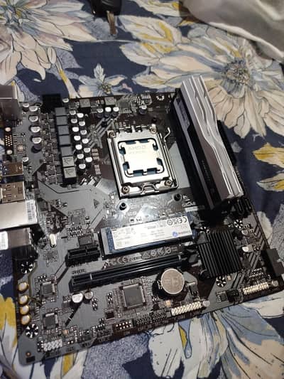 GIGABYTE A620M H + Ryzen 8400f Combo AM5