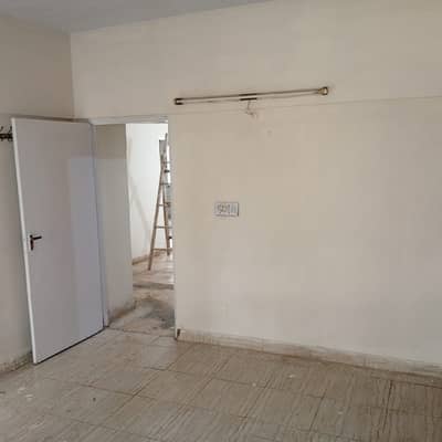 Corner Flat For Grabs In 1650 Square Feet Karachi