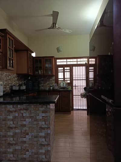 Prime Location Gulistan-e-Jauhar - Block 15 300 Square Yards House Up For sale