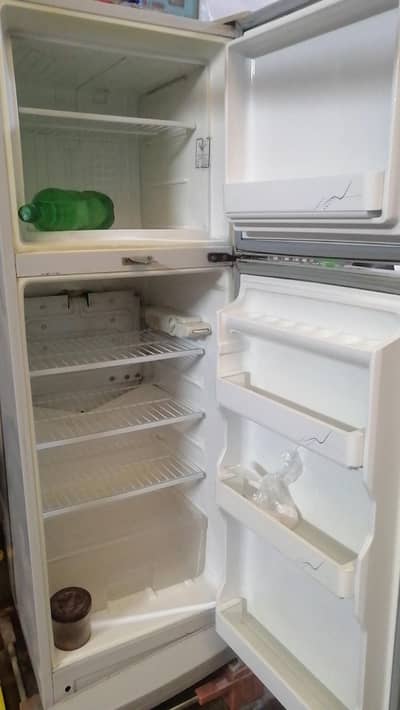 Dawlance ka small size 2 door Frige for sale