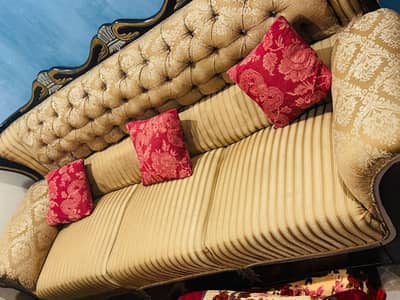 Comfortable 5 Seater Sofa Set for Sale – Good Condition