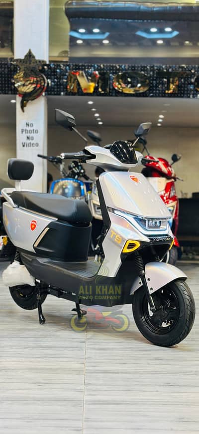 SCOOTY SCOOTER M6 E8S Pro T9 YADEA G7 T5 RAMZA EVEE NISA C1 AIR MALE
