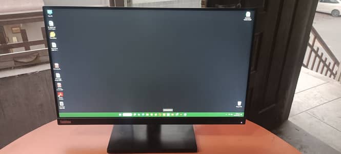 24 LENOVO BORDERLESS LCD
