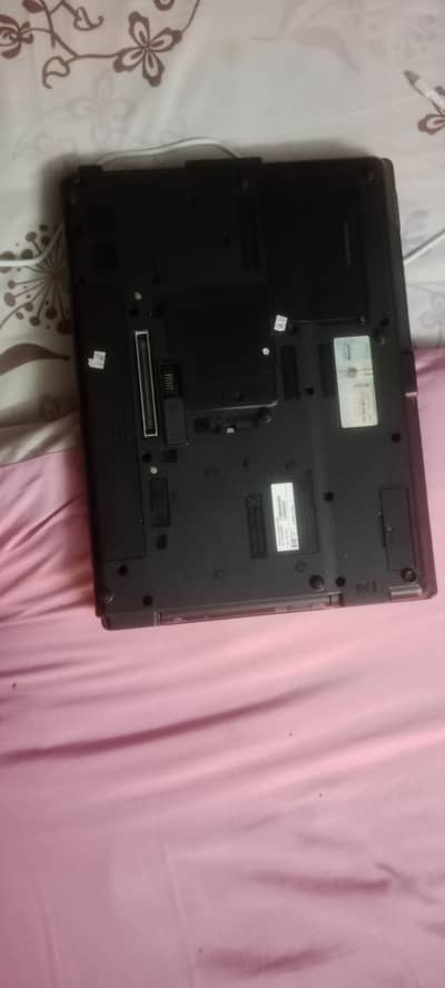 i am selling HP .  Laptop .