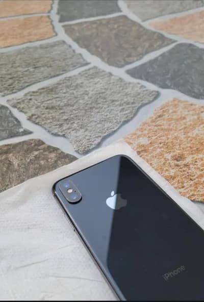 iphone xs PTA approved  all okay 03172399458