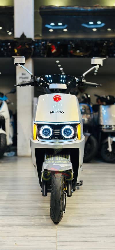 SCOOTY SCOOTER M6 E8S Pro T9 YADEA G7 T5 RAMZA EVEE NISA C1 AIR MALE