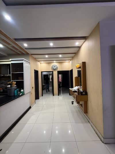 Single Belt with Garden area Luxurious Bungalow sale (Pics Not Original )