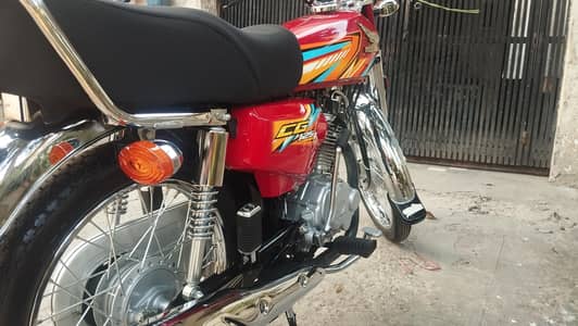 Honda 125 brand new only 3000km Chala ha