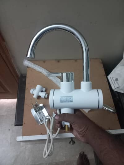 Instant Electric Heating Waterfaucet and Shower 0308/258/7804