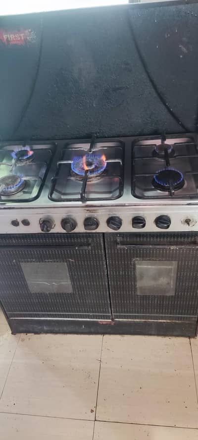 Gas cooking Range with charga grill