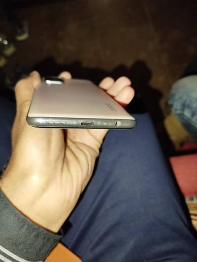 Oppo a95 8/128 totally original phone back khud change karwai ha