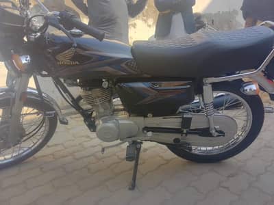 125 2025 model lush condition . is nu pay whatapp 03064842294