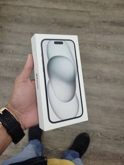 iPhone 15 box pack