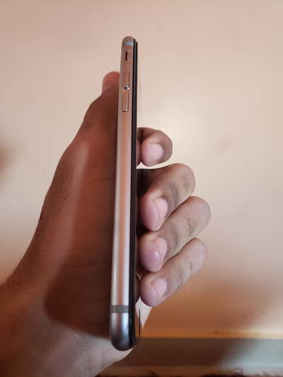 iPhone 6 in used 10 by 8