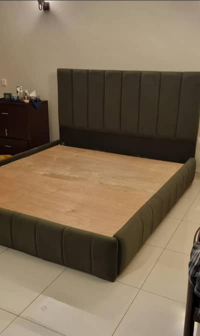 selling my wooden bed frame in lahore