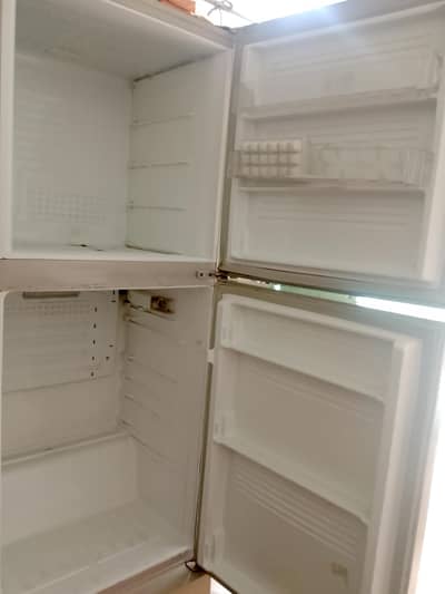 PEL double door refrigerator  for sale 8 cubic feet.       price 60000