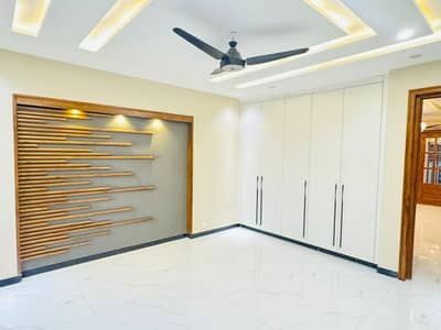 10 Marla Brand New House For Rent