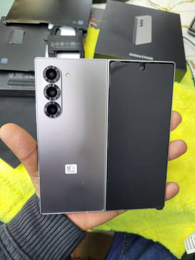 Samsung Z fold 6 12/512GB with sim Time