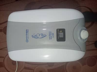 Electric instant geyser