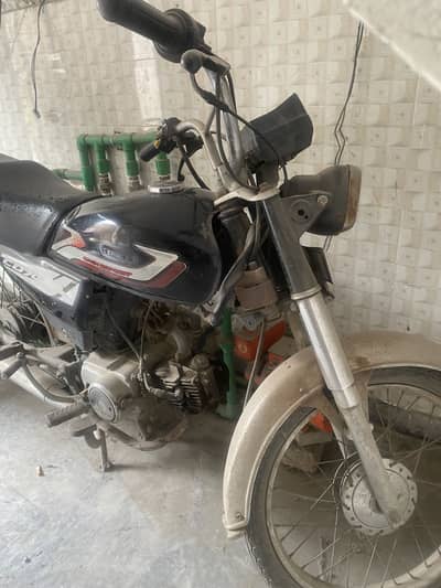 Honda CD 70 All Ok Original Tanki Tappy Bhi sat hain