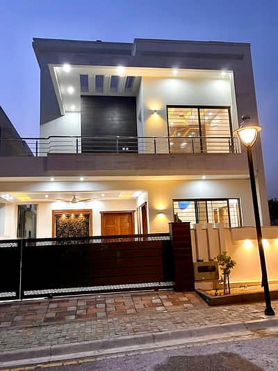 10 Marla Brand New House With 4 Bed And Attached Washrooms Available For Rent