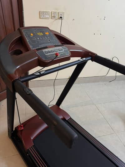 Dubai imported treadmill machine ready to use proper maintenain machin