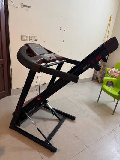 Dubai imported treadmill machine ready to use proper maintenain machin