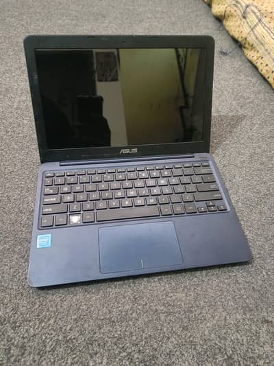 ASUS  Chromebook for sale fault in motherboard in lahore