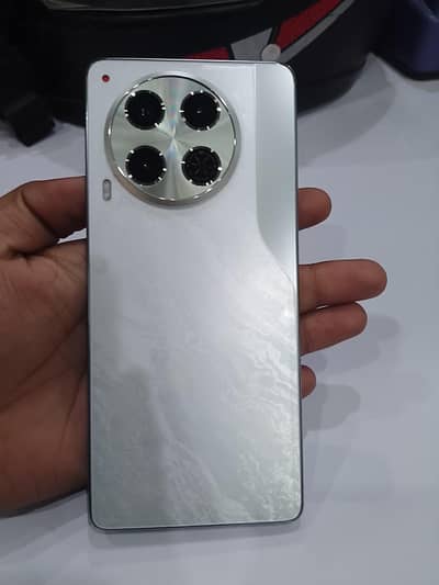 Tecno camon 30 avail. 12+12/256gn