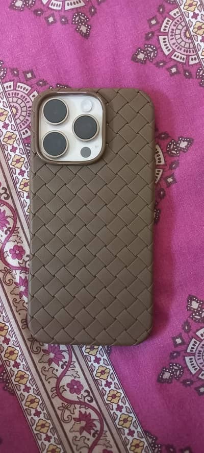 Apple iPhone 16 Pro jv