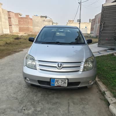 Toyota IST 1.5 2004 model