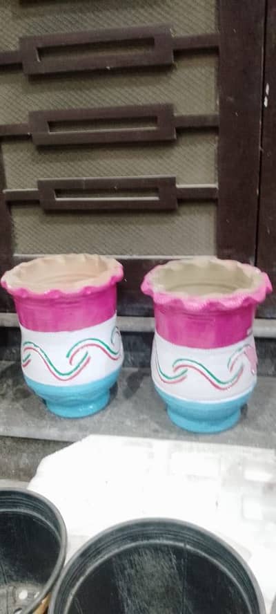 Original pots painted by old men want to sale urgent need money