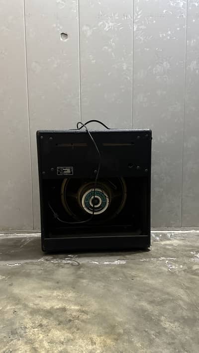 Guitar amplifier (Roland)