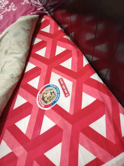 BED WITH ONE SIDE TABLE