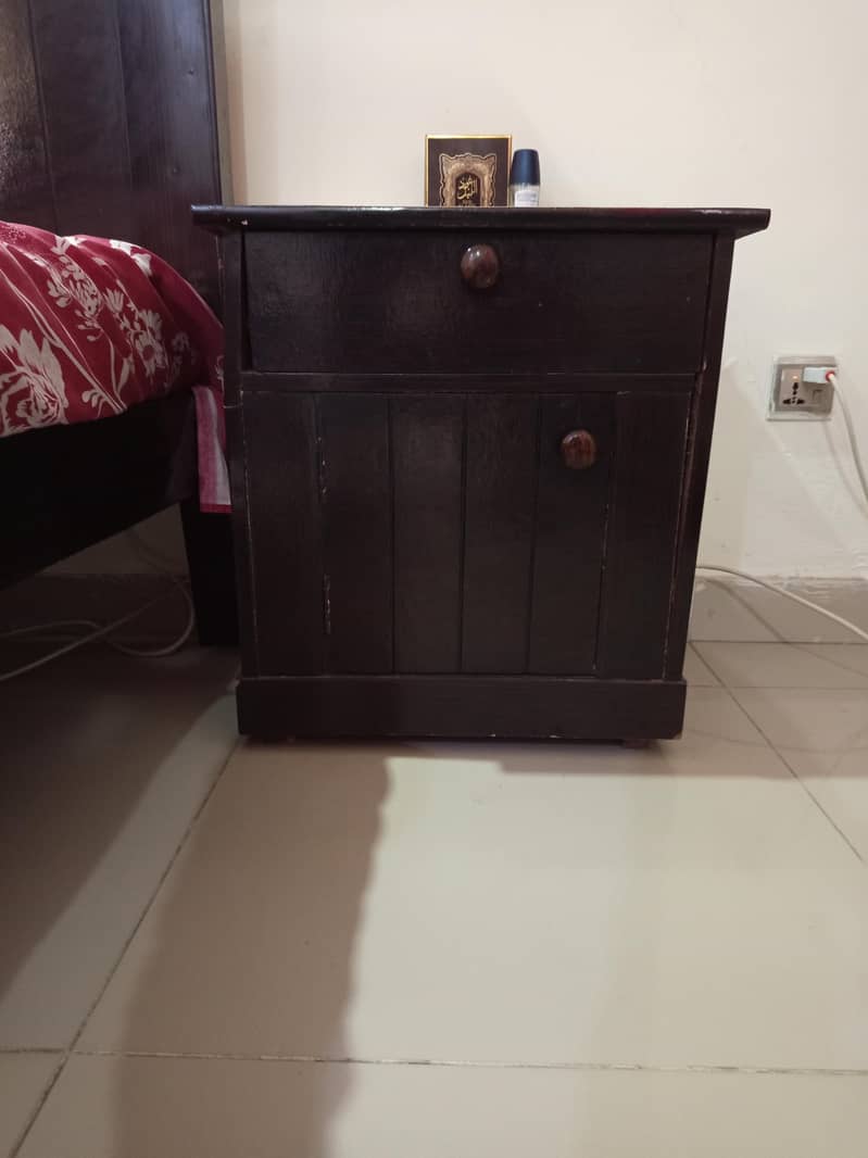 WOODEN BED WITH SIDETABLE 3