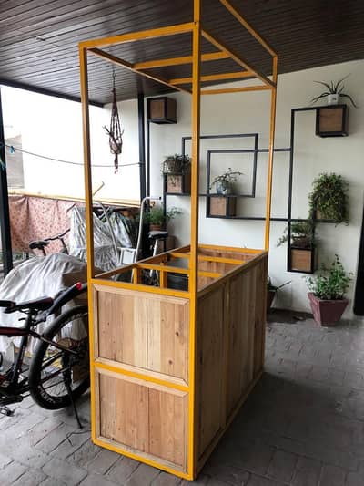 Counter for soup and juice