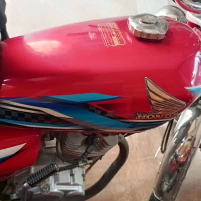 Honda 125 red
