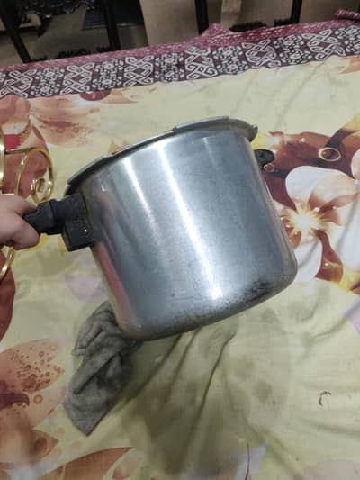 pressure cooker
