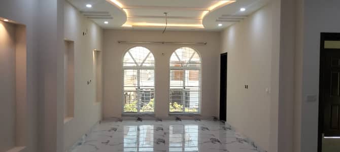 10Marla upper portion for rent with Gas