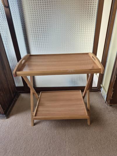Foldable tray table
