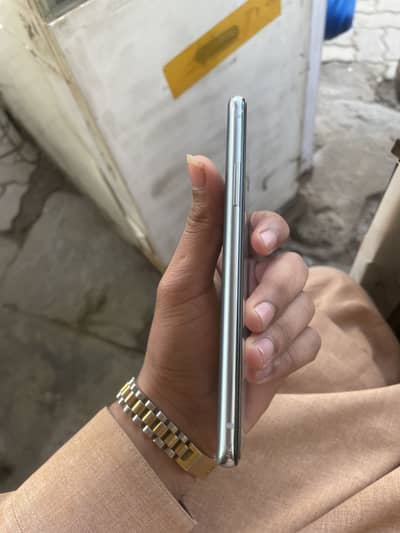 One plus 8t 12+12+256Non pta all Oky water pack ha no no tapir