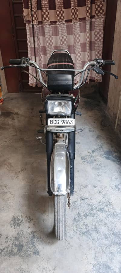 CD 70 2016 model urgent sale