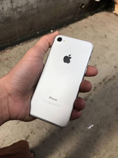 iphone 7 Storage: 3 32