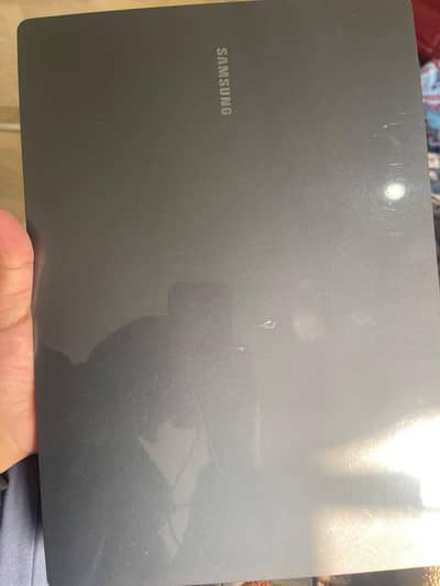 Samsung Book 3 Ultra Slim 13Gen 16Gb 1 TB a little crack on disply