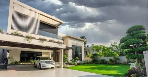 house maid female /care taker female