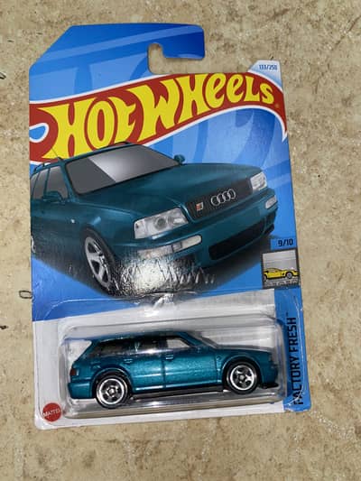 Metal real hotwheel Audi avant rs2