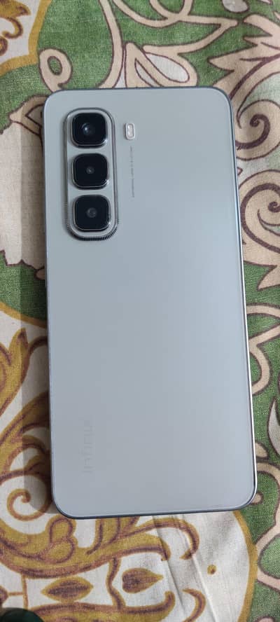 Infinix hot 50 pro 8+8 /128 gb